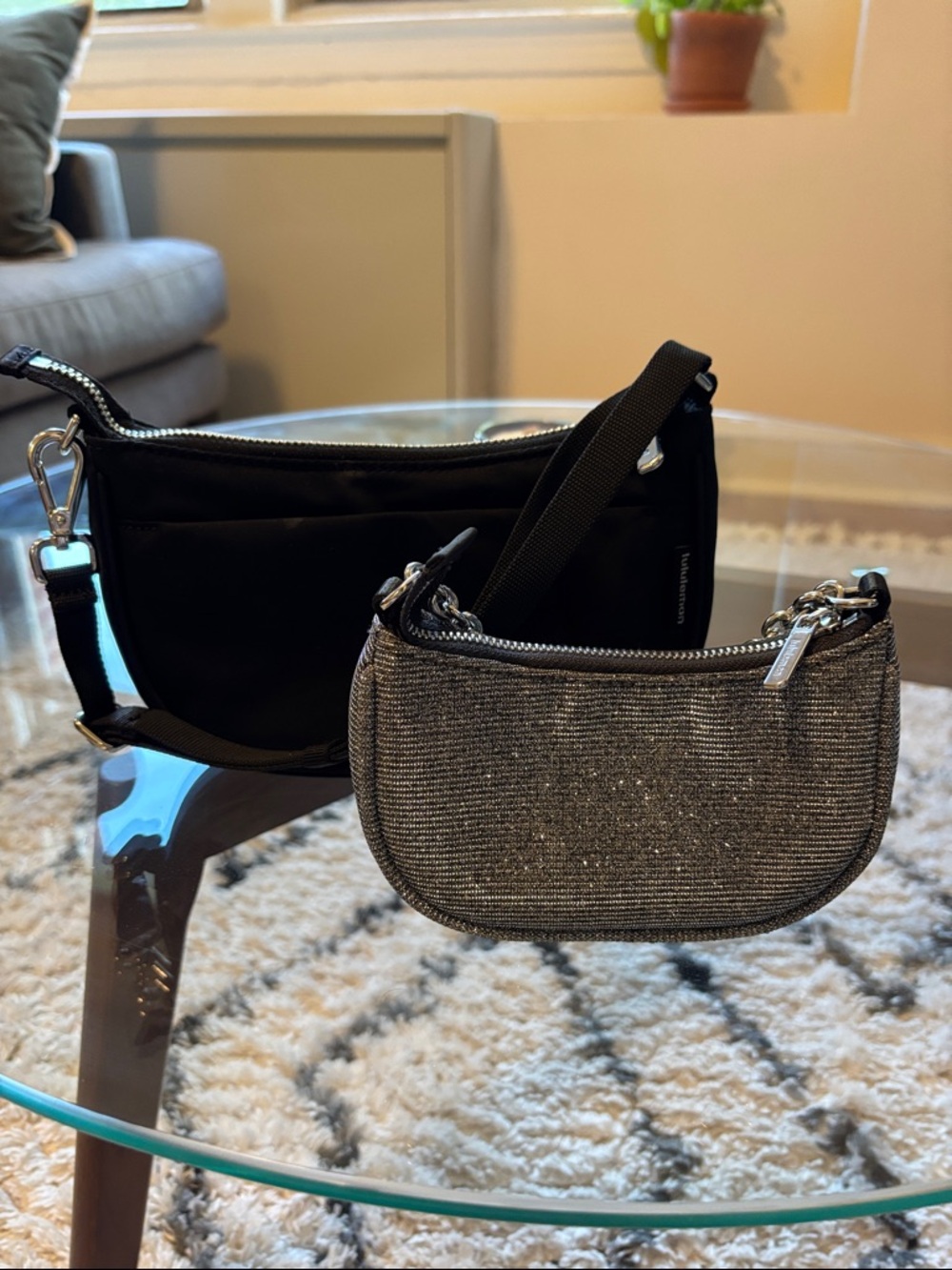 Lululemon Bundle of City Essentials Mini Shoulder Bag 1L and Nano Shoulder Bag - Picture 2 of 4